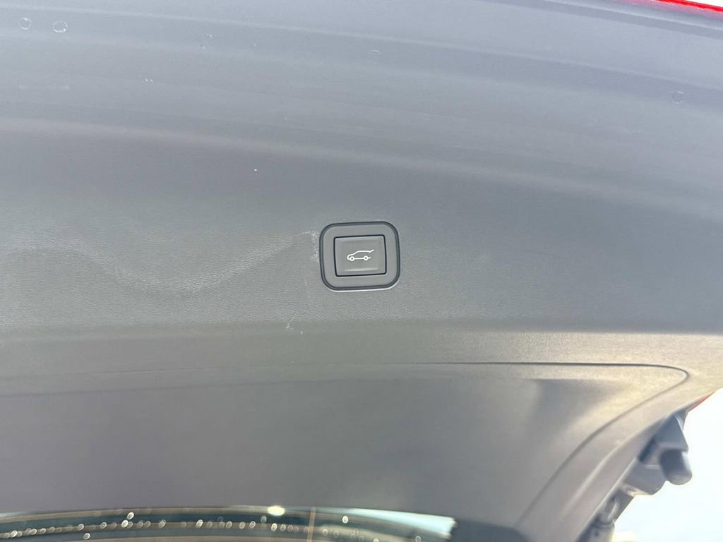 New 2026 Cadillac Vistiq Luxury image 12