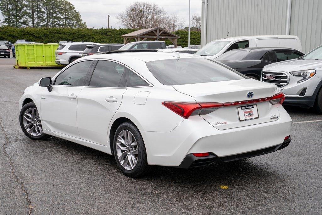 Certified 2021 Toyota Avalon XLE w/ Moonroof Package image 3