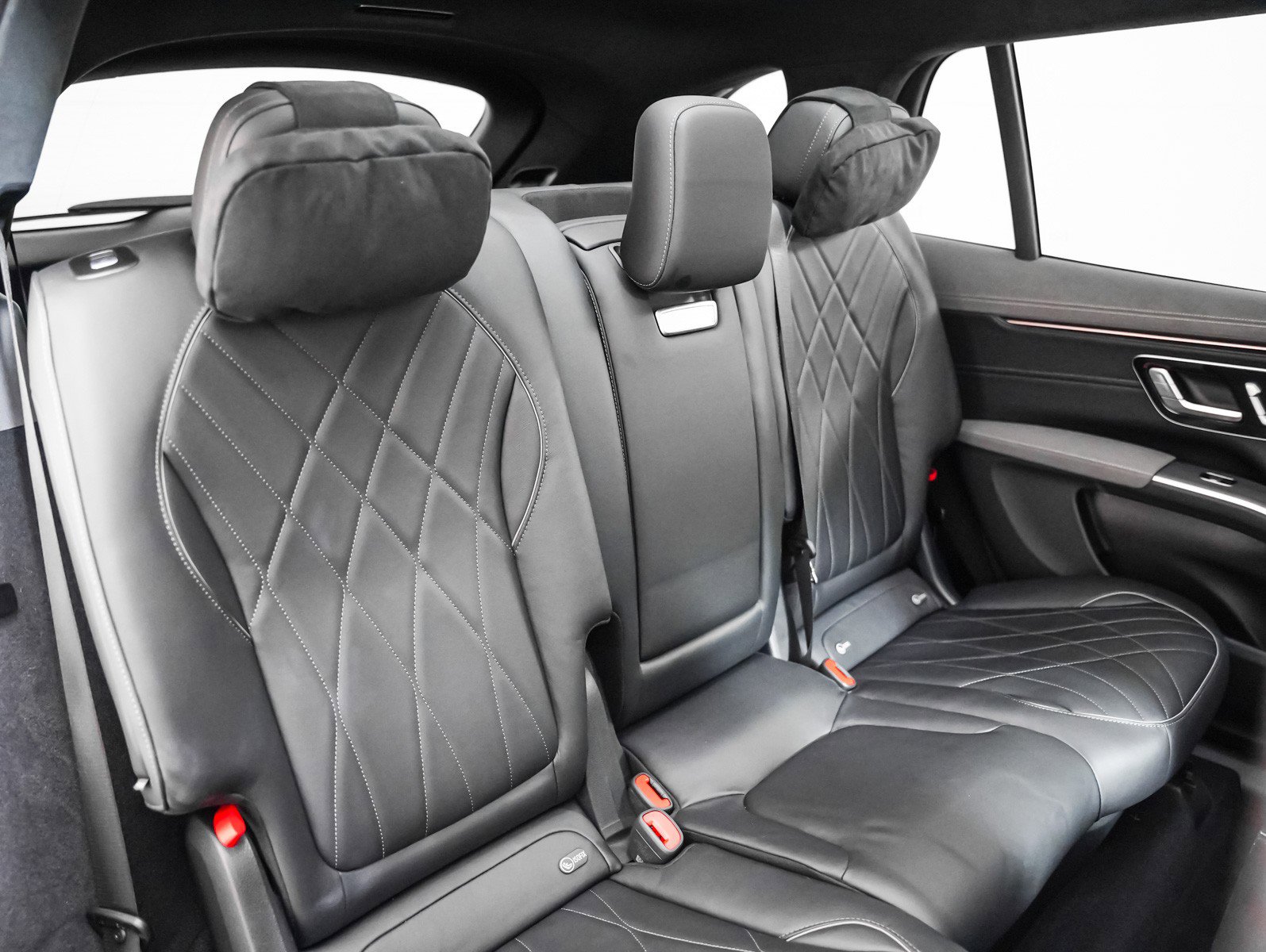 Certified 2023 Mercedes-Benz EQS 580 4MATIC SUV w/ Pinnacle Trim Package image 10