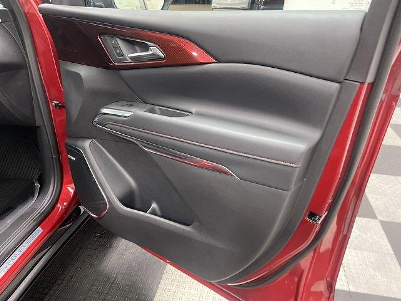 New 2026 Chevrolet Traverse RS w/ LPO, Floor Liner Package FWD image 18