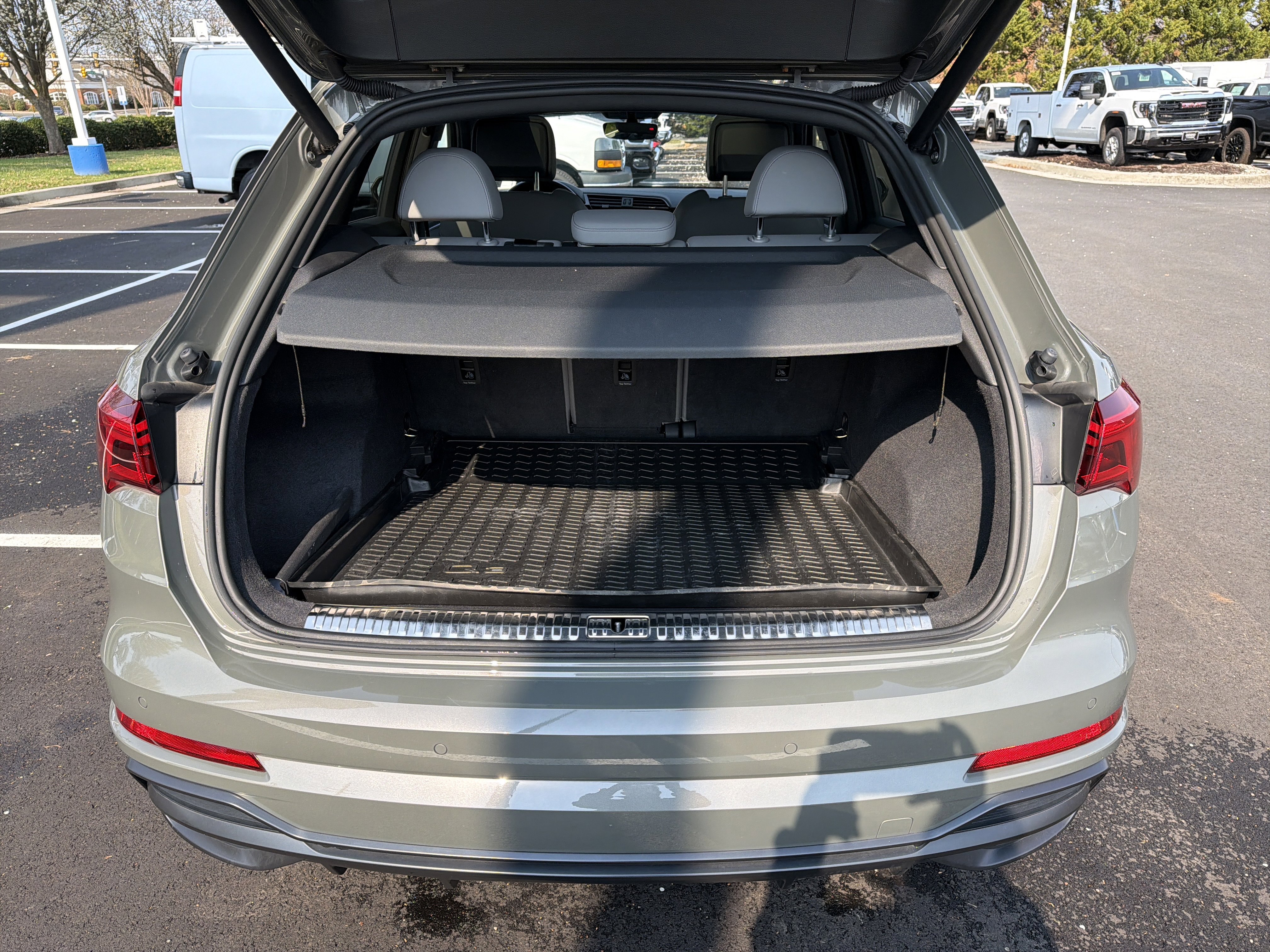 Used 2020 Audi Q3 2.0T Premium Plus w/ Premium Plus Package image 31