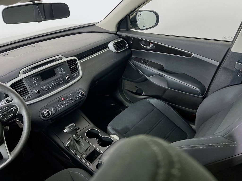 Used 2017 Kia Sorento L image 19