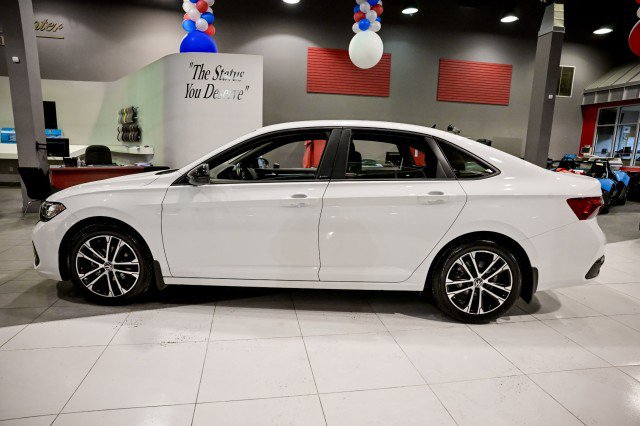 Used 2024 Volkswagen Jetta Sport image 8