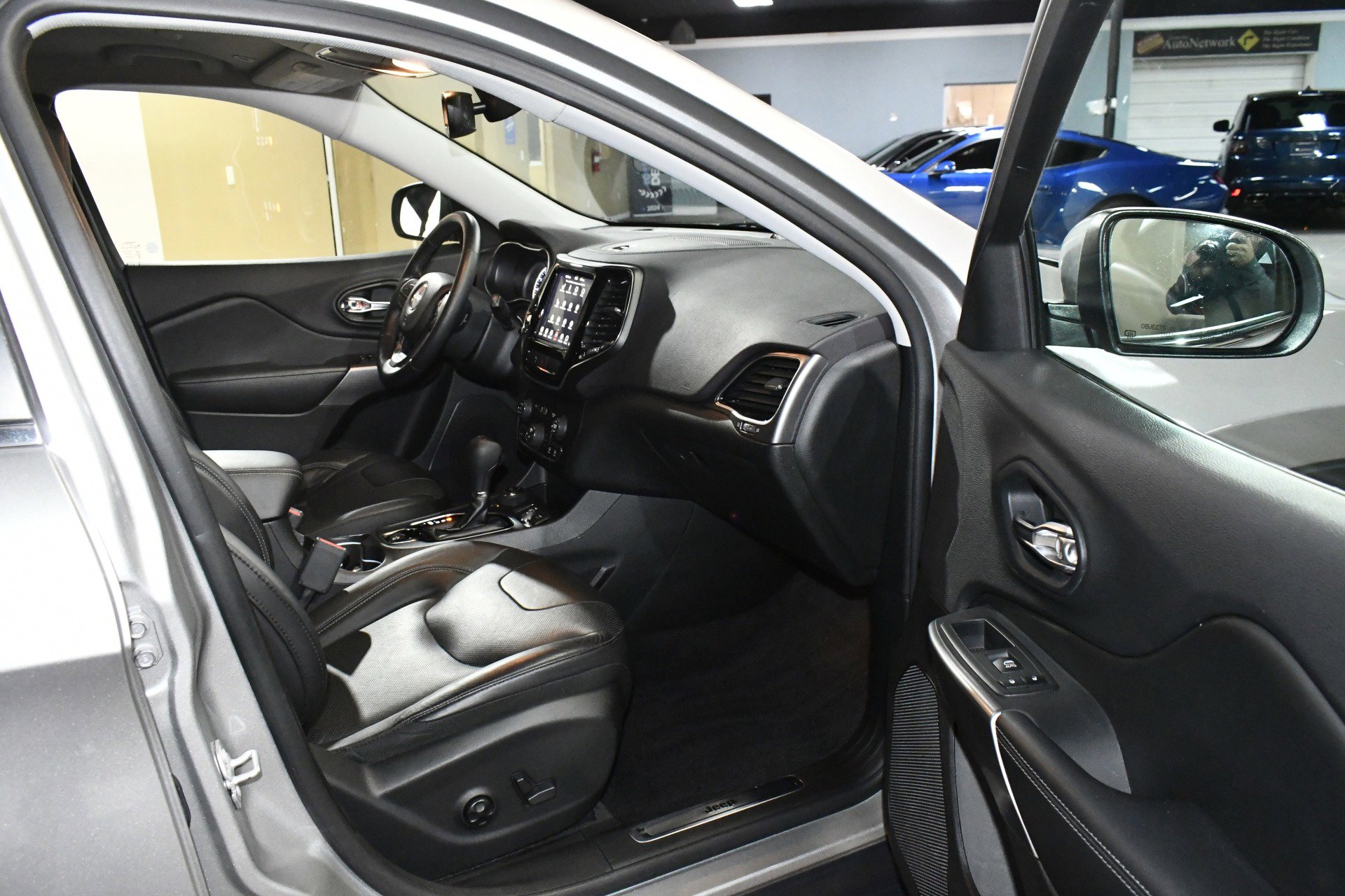 Used 2019 Jeep Cherokee Limited image 48