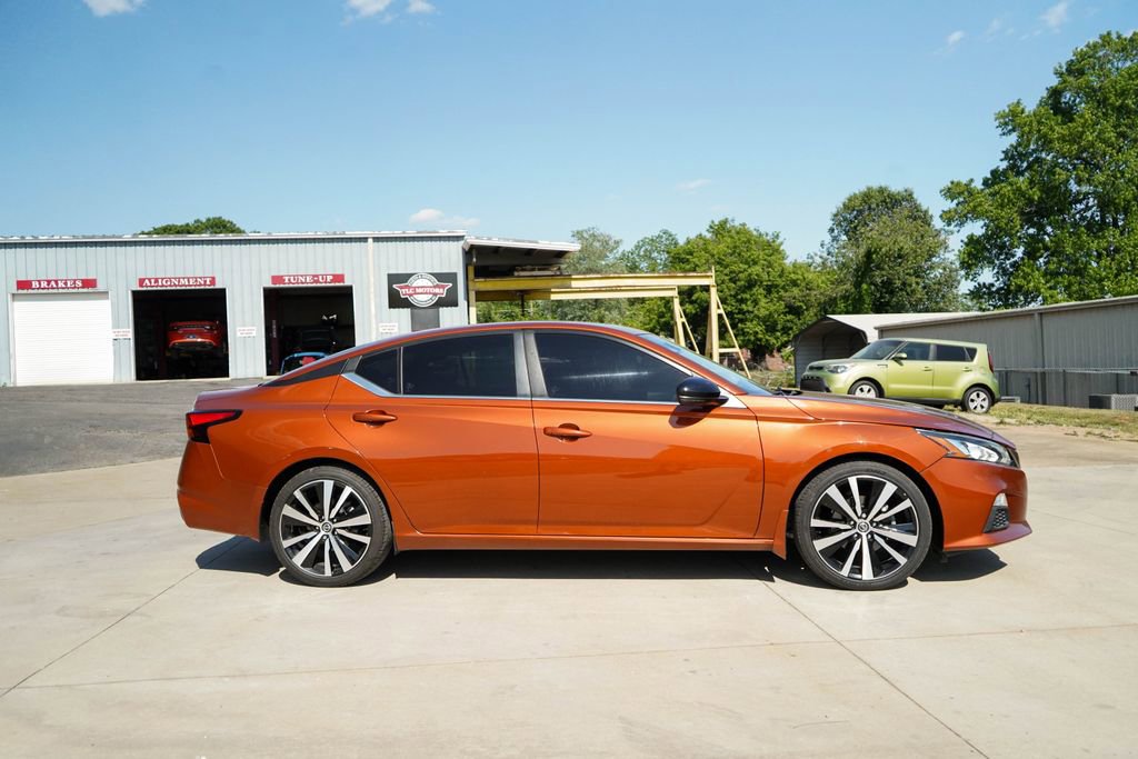 Used 2020 Nissan Altima 2.5 SR w/ Premium Package FWD image 3