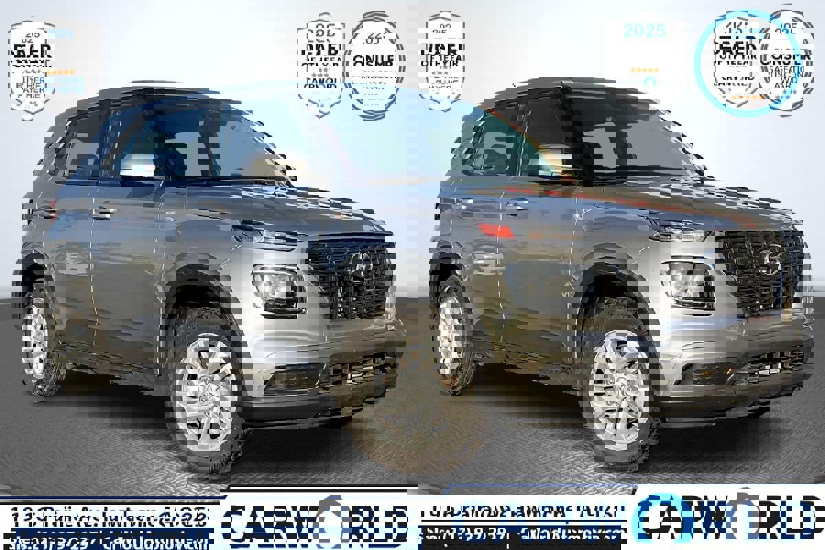 Used 2024 Hyundai Venue SE image 1