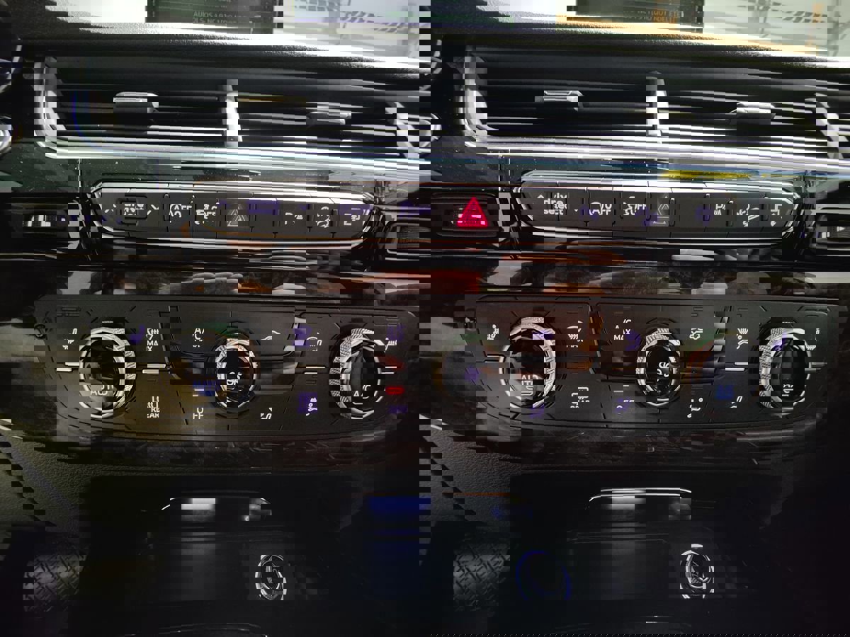 Used 2017 Audi Q7 3.0T Premium Plus image 34