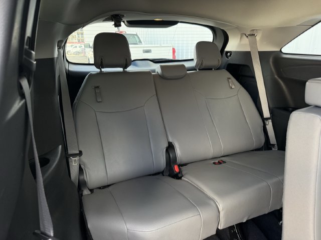 Used 2025 Toyota Sienna XLE FWD image 33