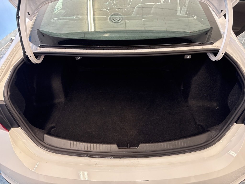 Used 2025 Chevrolet Malibu LT image 12