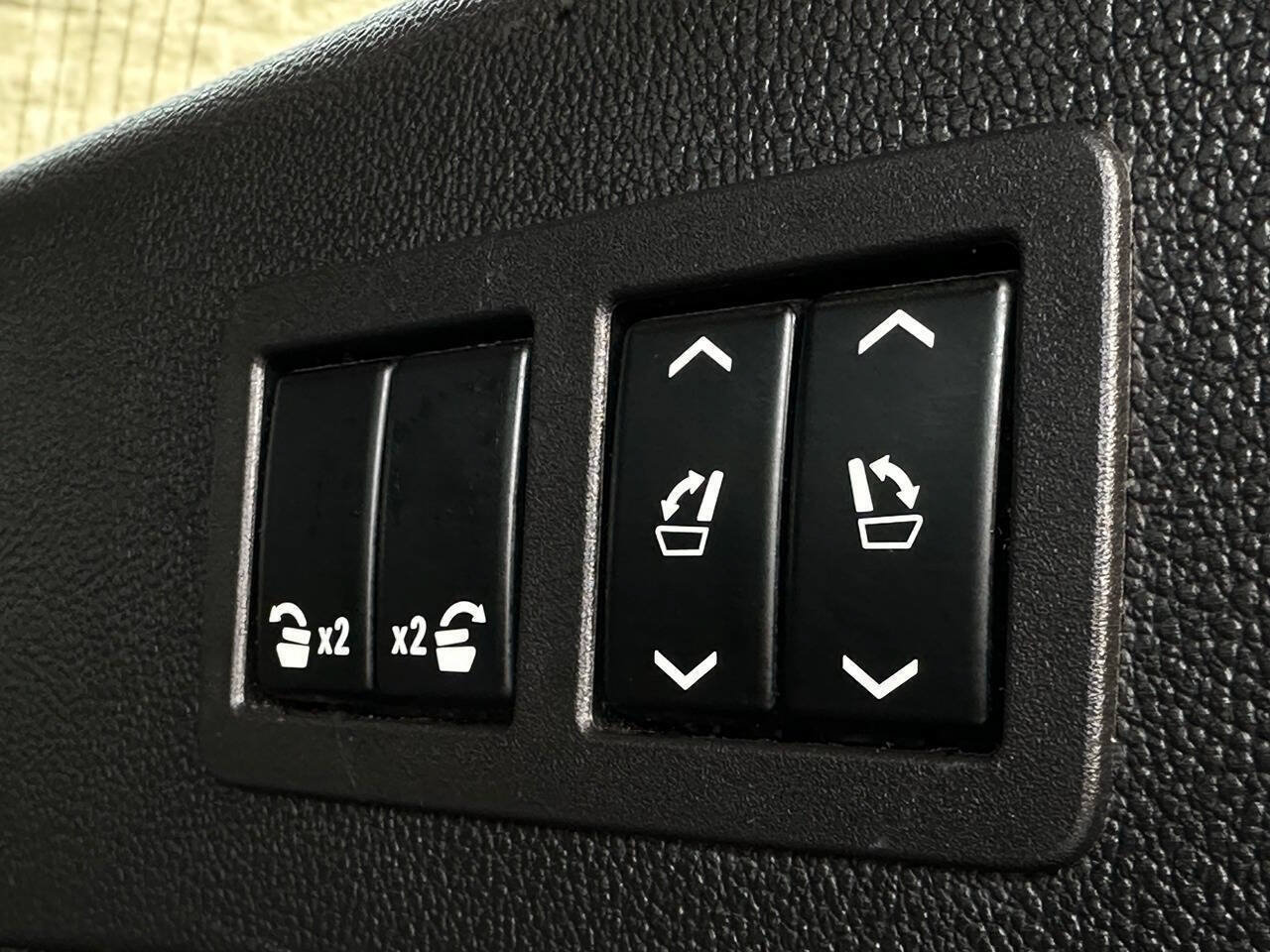 Used 2018 Cadillac Escalade ESV Premium Luxury AWD/4WD image 63