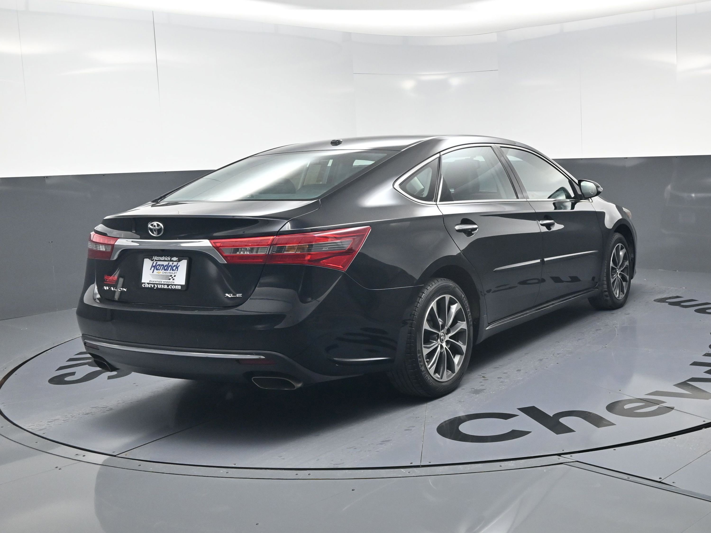 Used 2016 Toyota Avalon XLE Premium image 9