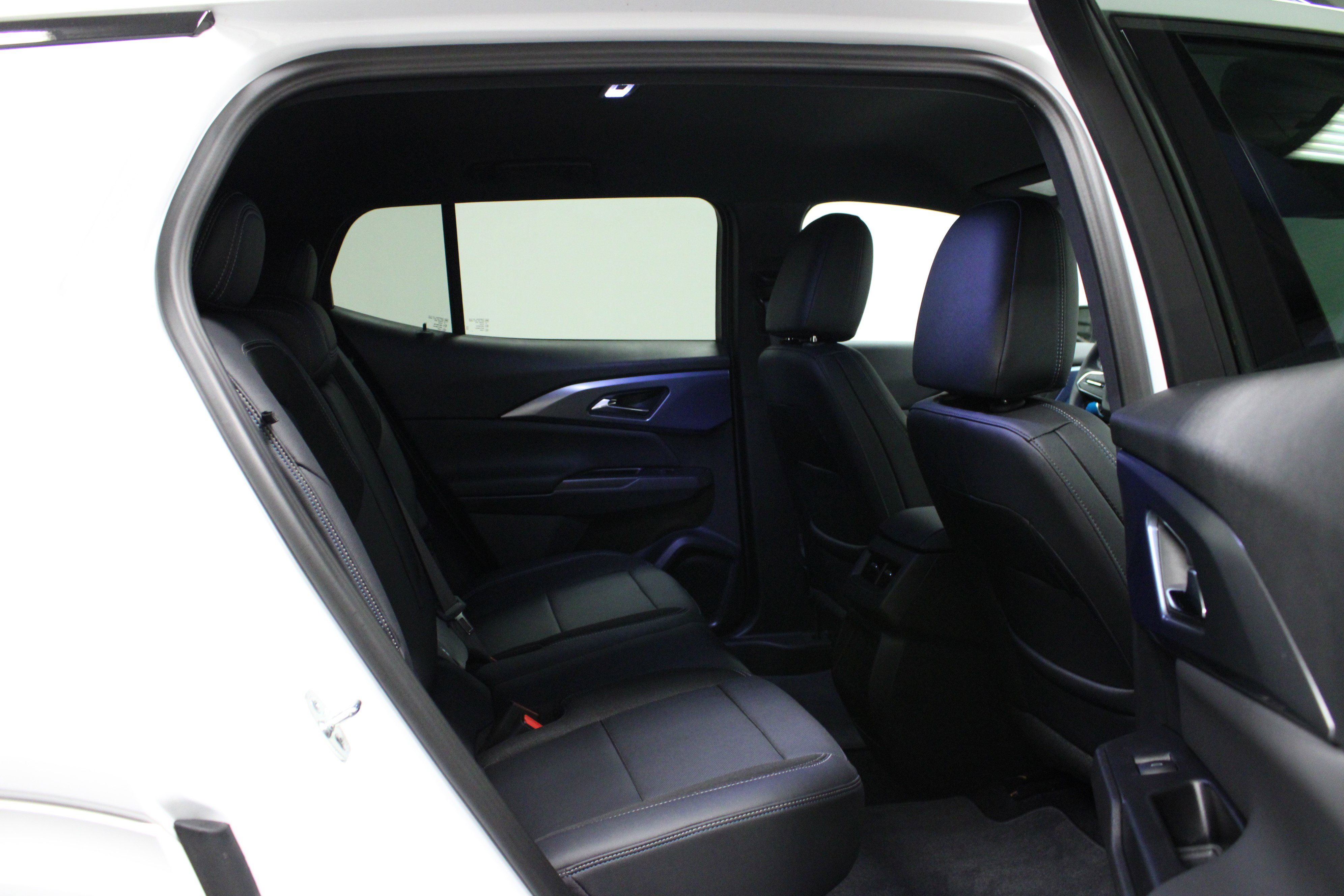 Used 2025 Chevrolet Equinox EV LT w/ Convenience Package image 15