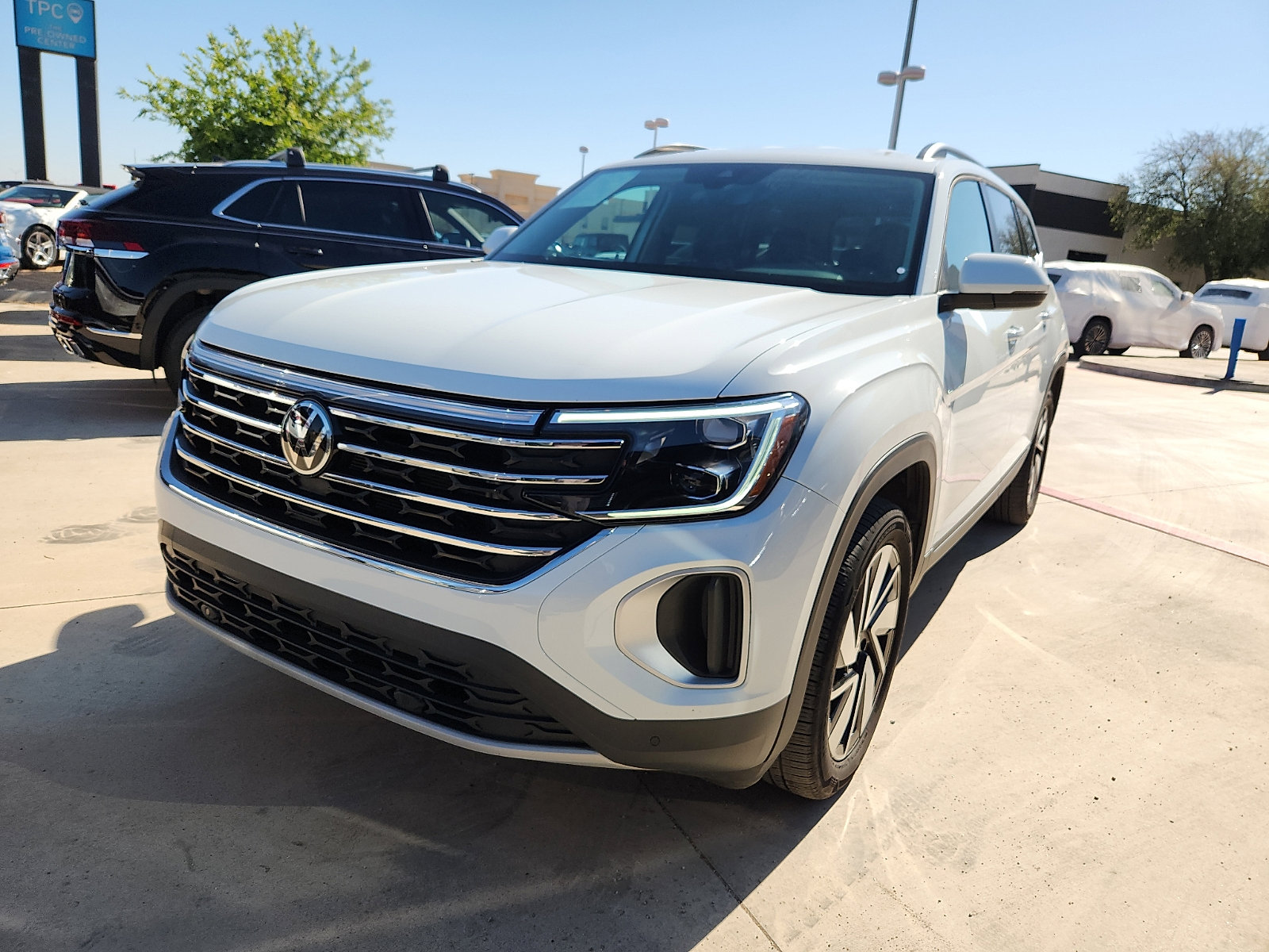 Used 2025 Volkswagen Atlas SE image 3