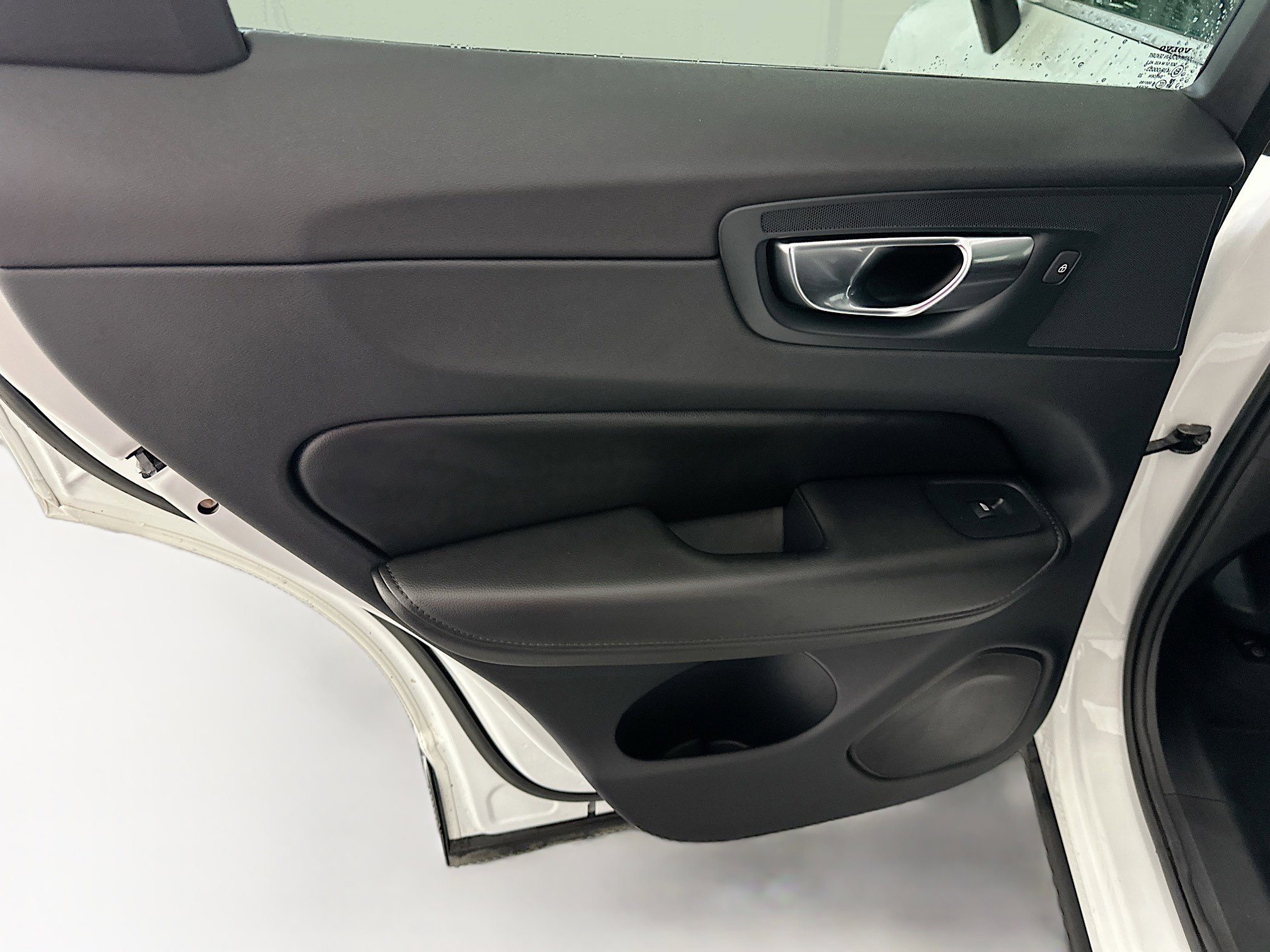 Used 2023 Volvo XC60 B5 Core image 28