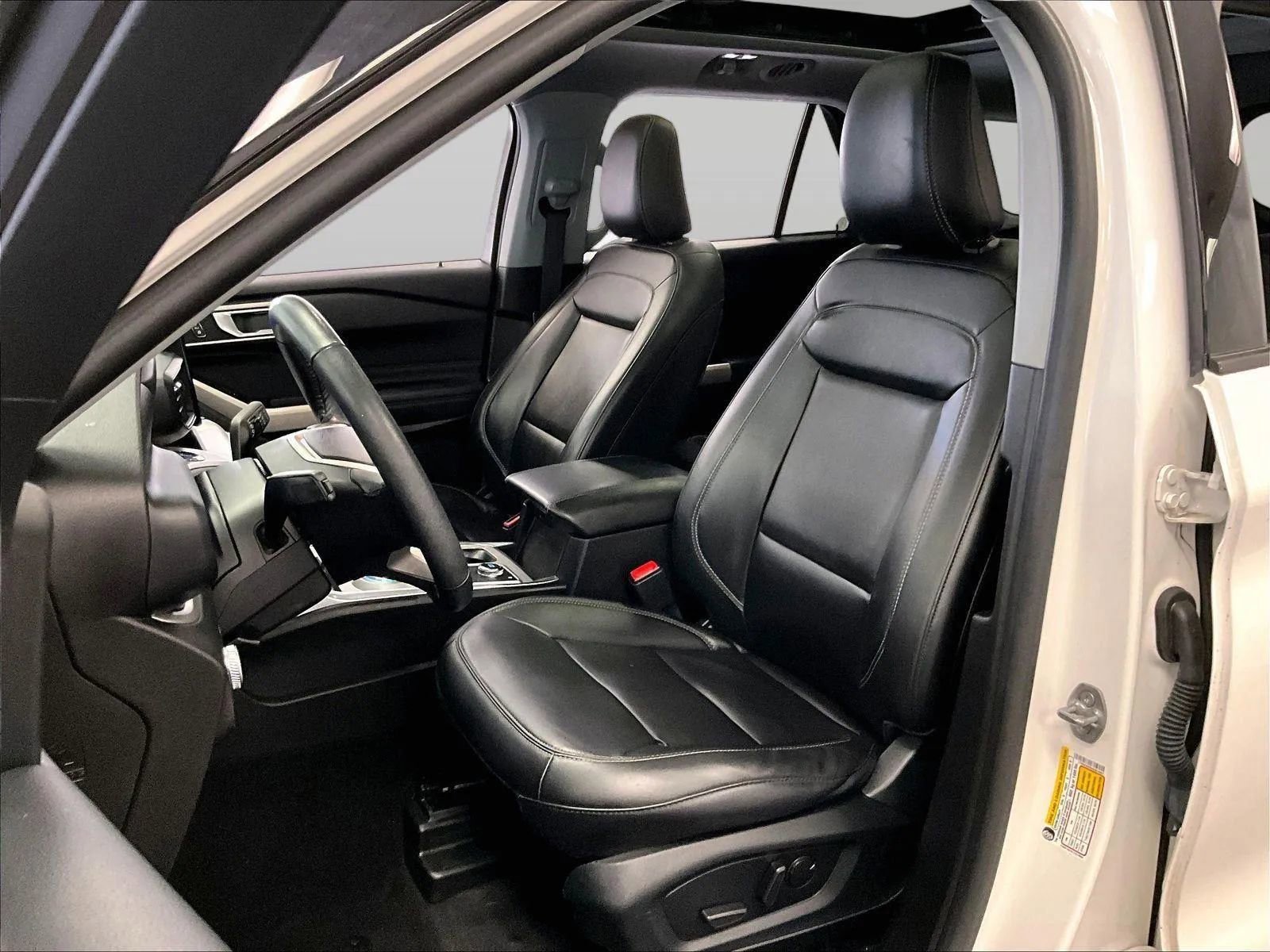 Used 2022 Ford Explorer XLT w/ Equipment Group 202A image 24