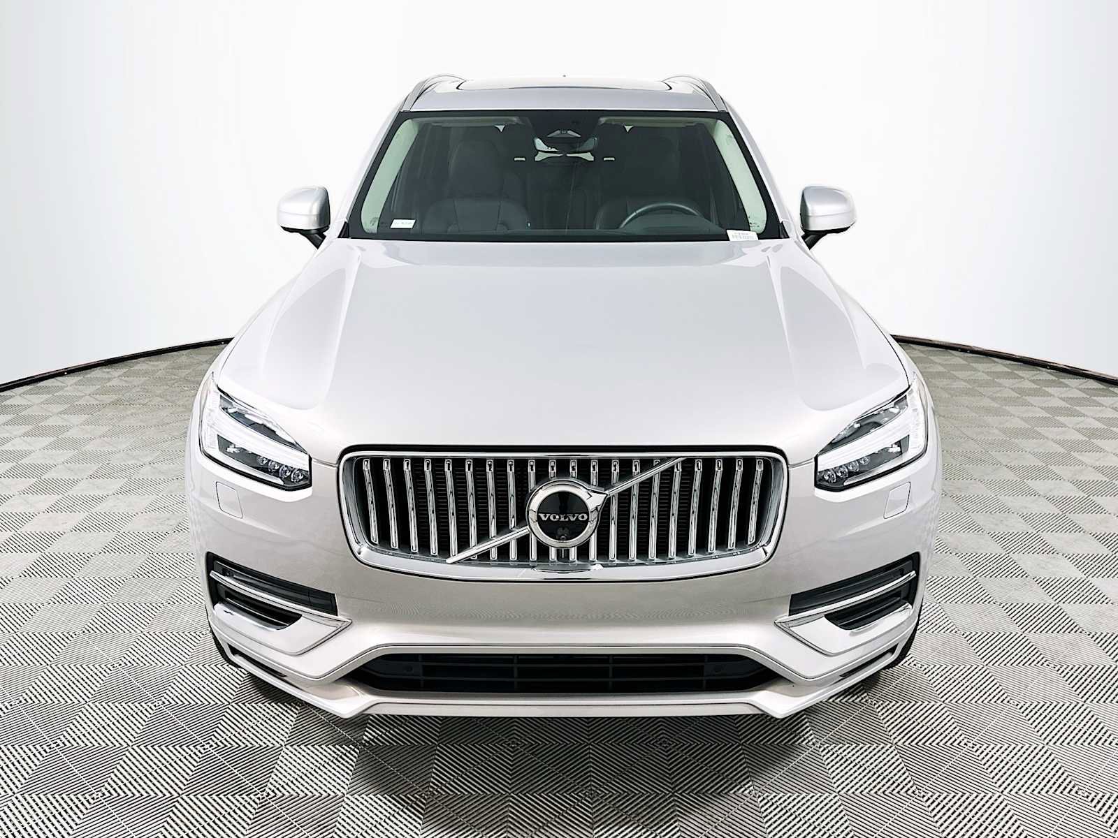 Certified 2025 Volvo XC90 T8 Plus w/ Protection Package Premier image 2