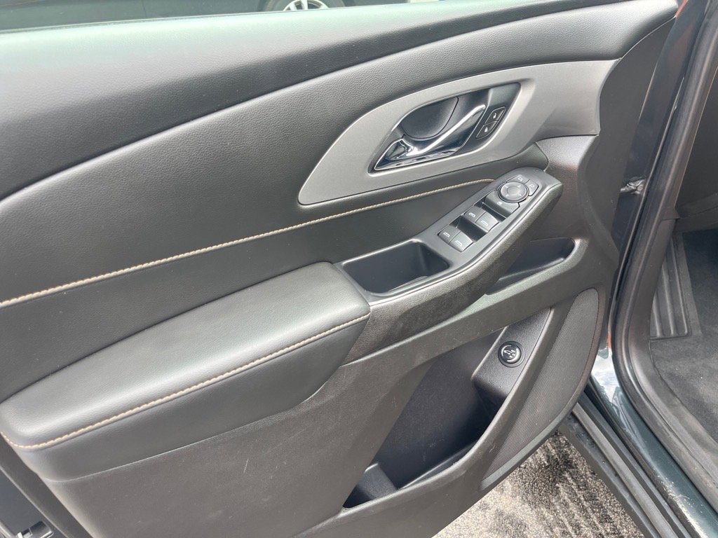 Used 2021 Chevrolet Traverse LT image 6