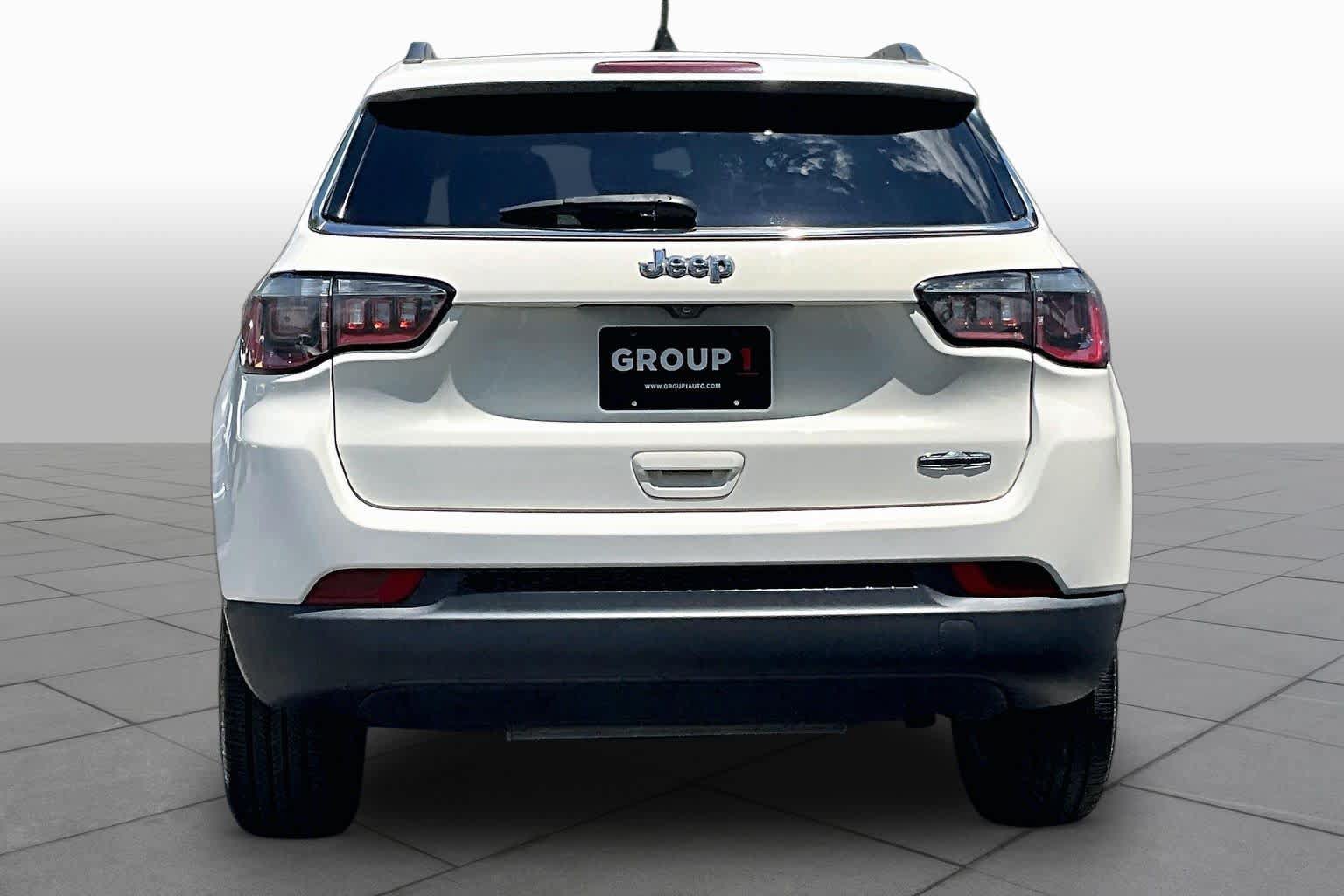 Used 2018 Jeep Compass Latitude w/ Popular Equipment Group FWD image 5