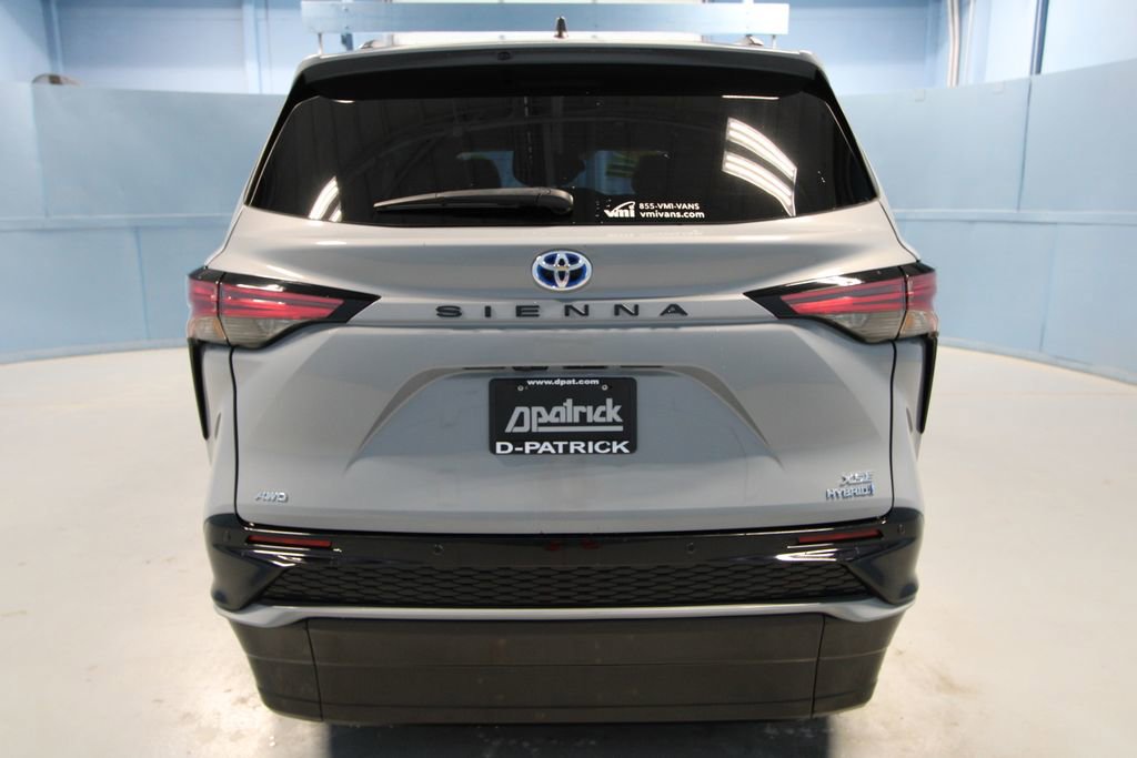 Used 2023 Toyota Sienna XSE image 35