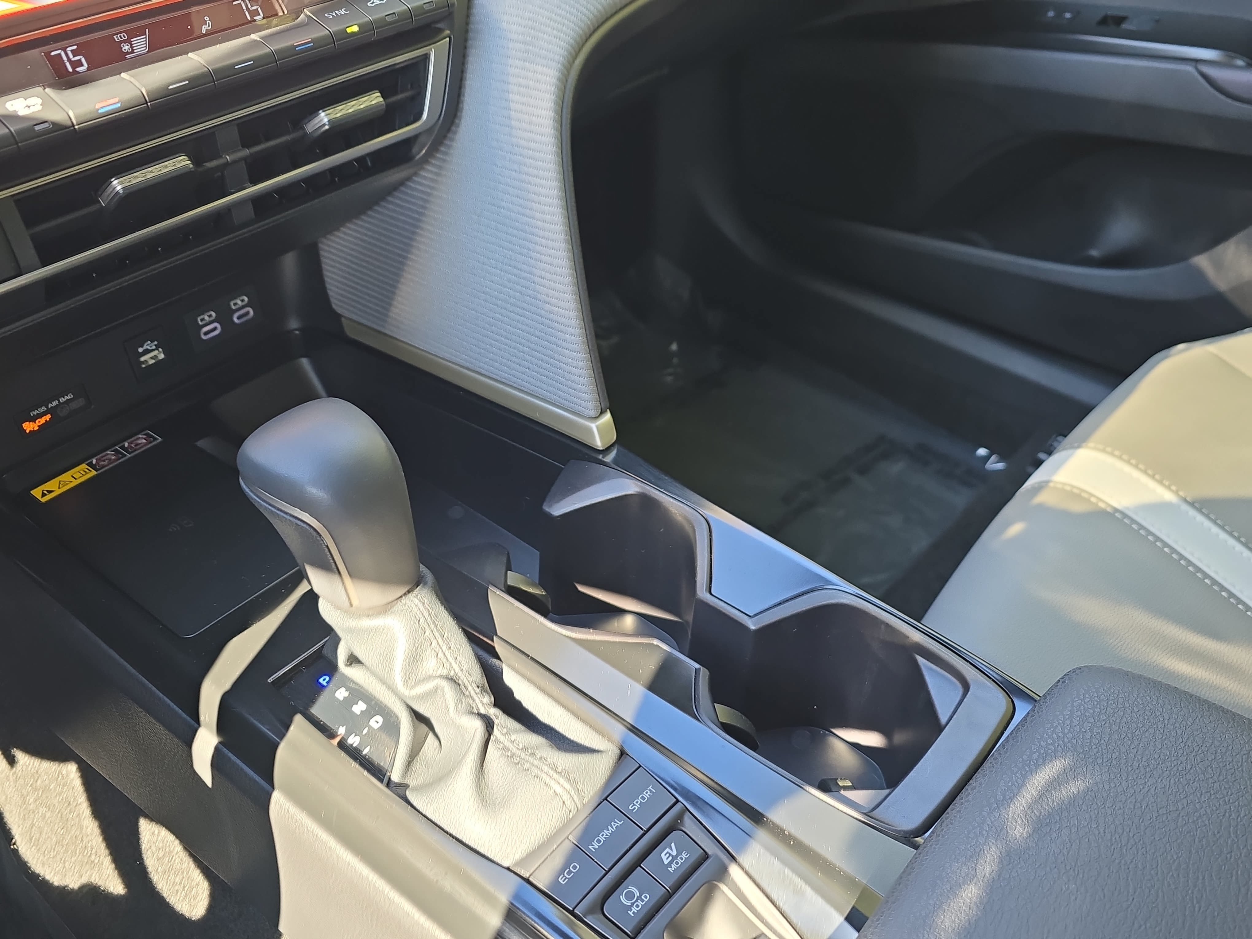 Used 2026 Toyota Camry SE FWD image 24