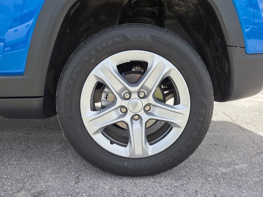 Used 2023 Jeep Compass Latitude w/ Sun and Sound Group image 16