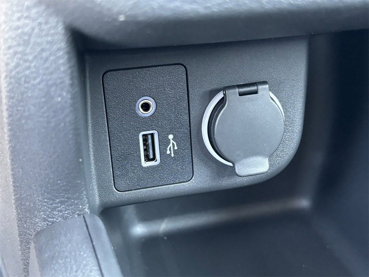 New 2025 Nissan Kicks Play S image 32