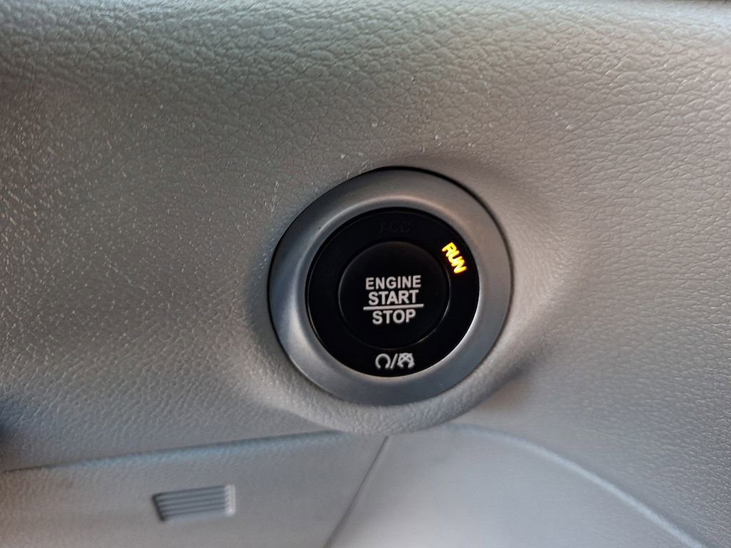 Used 2023 Chrysler Pacifica Touring-L image 25