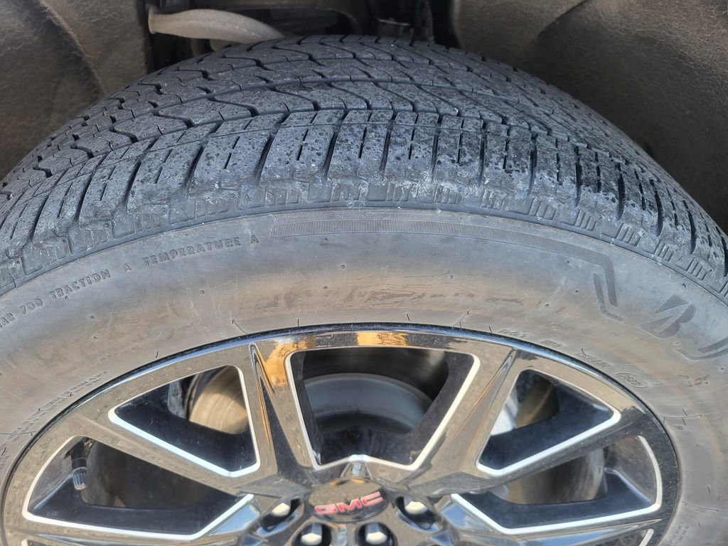 Used 2023 GMC Yukon SLT w/ SLT Luxury Package image 22