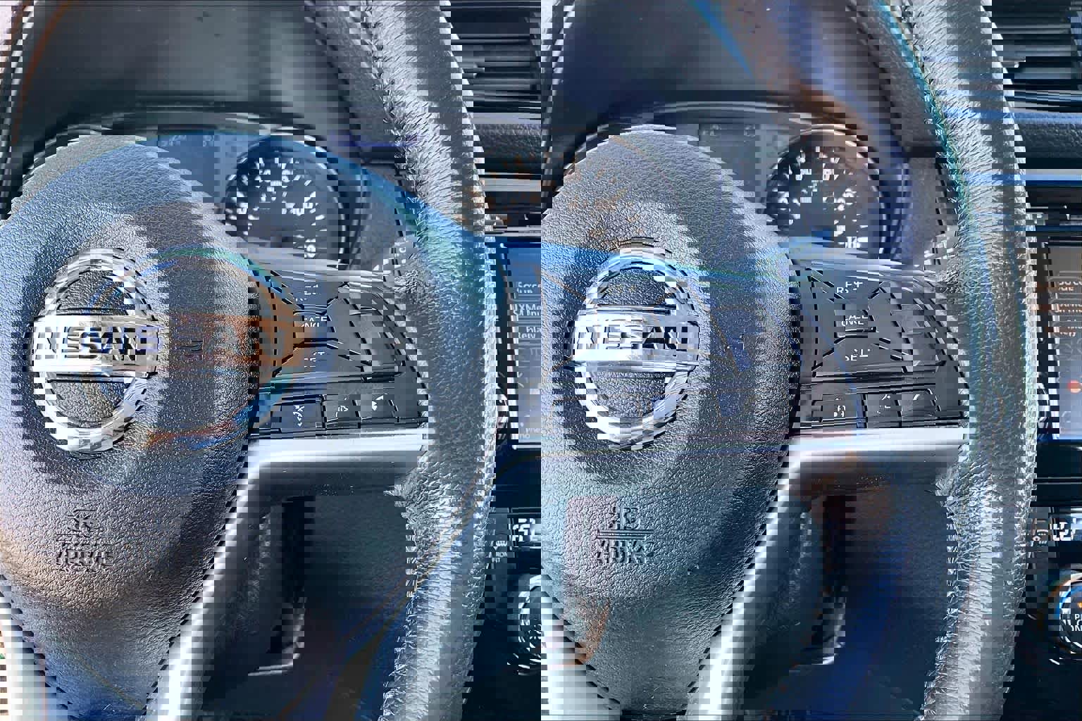 Used 2018 Nissan Rogue SV image 25