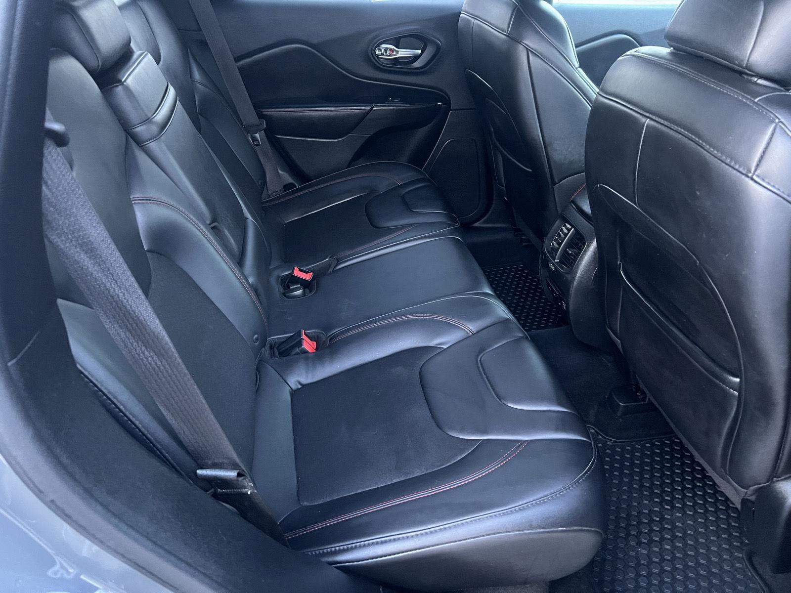 Used 2019 Jeep Cherokee Trailhawk w/ Cold Weather Group image 26