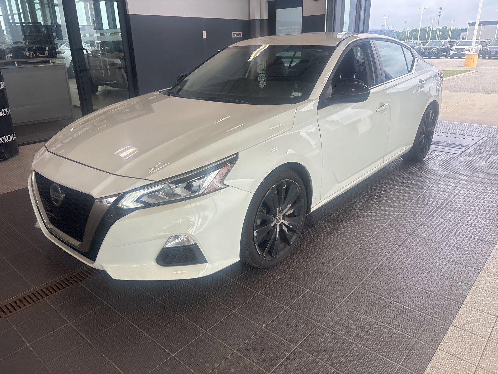 Used 2020 Nissan Altima 2.5 SR FWD image 1