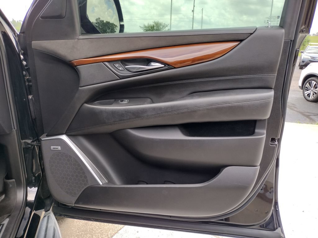 Used 2019 Cadillac Escalade ESV Luxury AWD/4WD image 28