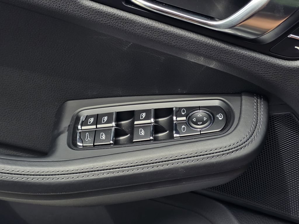 Certified 2026 Porsche Macan AWD/4WD image 25