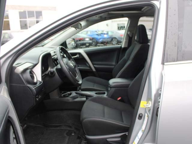 Used 2017 Toyota RAV4 XLE AWD/4WD image 13