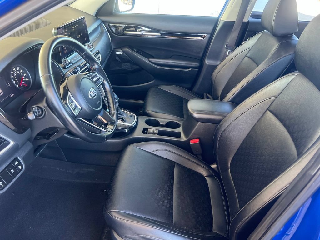 Used 2021 Kia Seltos SX w/ SX Sunroof Package AWD/4WD image 4