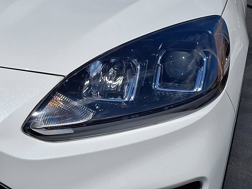 Certified 2022 Ford Escape SE w/ SE Sport Appearance Package image 9