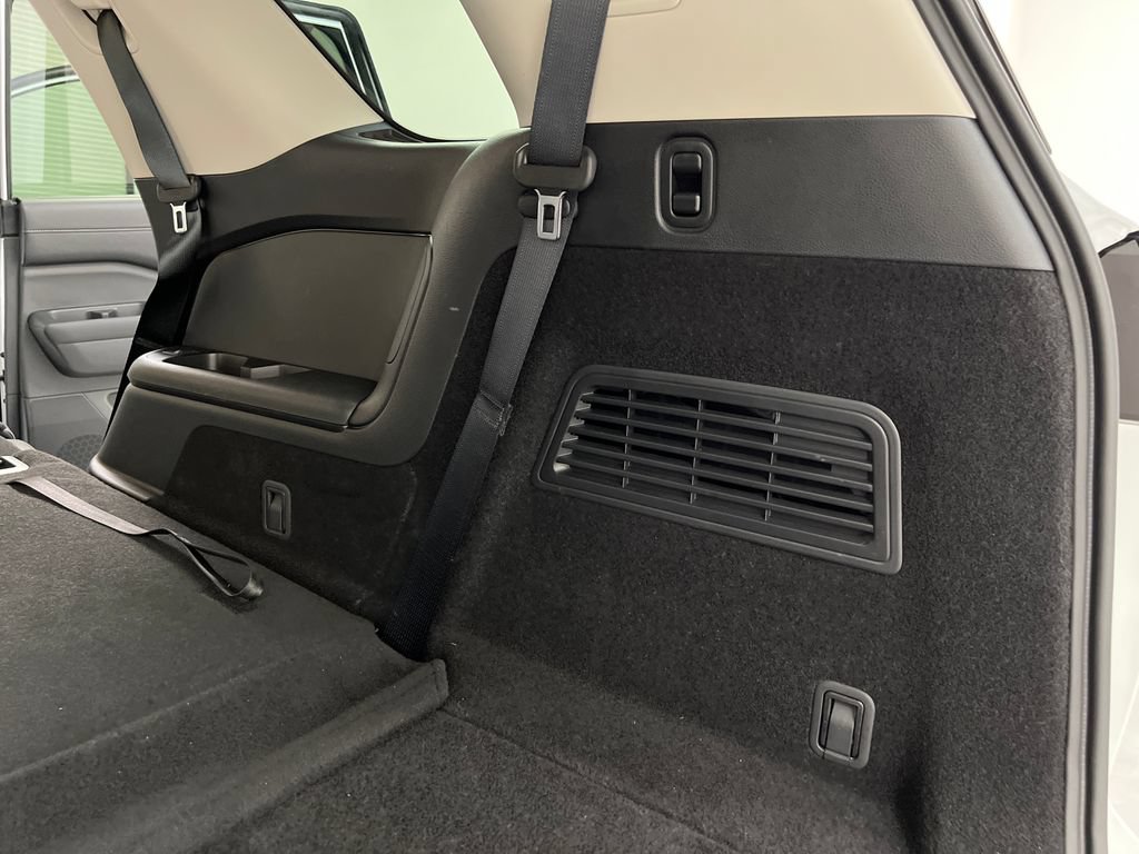 Used 2025 Nissan Pathfinder SL AWD/4WD image 42