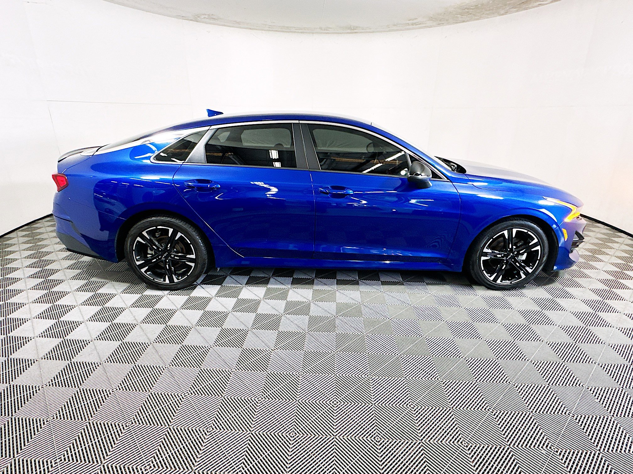 Used 2022 Kia K5 GT-Line FWD image 2