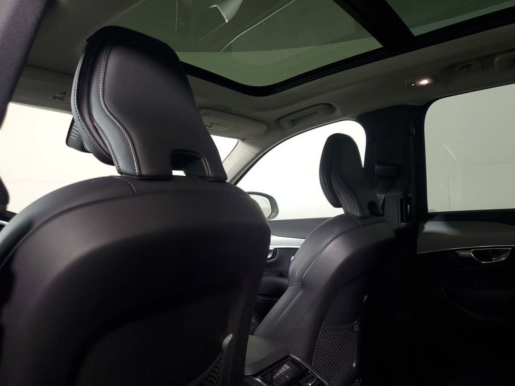 Certified 2025 Volvo XC90 B5 Core AWD/4WD image 14