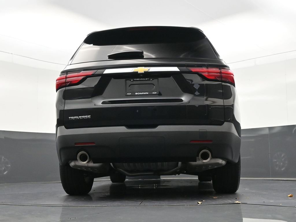 Used 2023 Chevrolet Traverse LS image 33