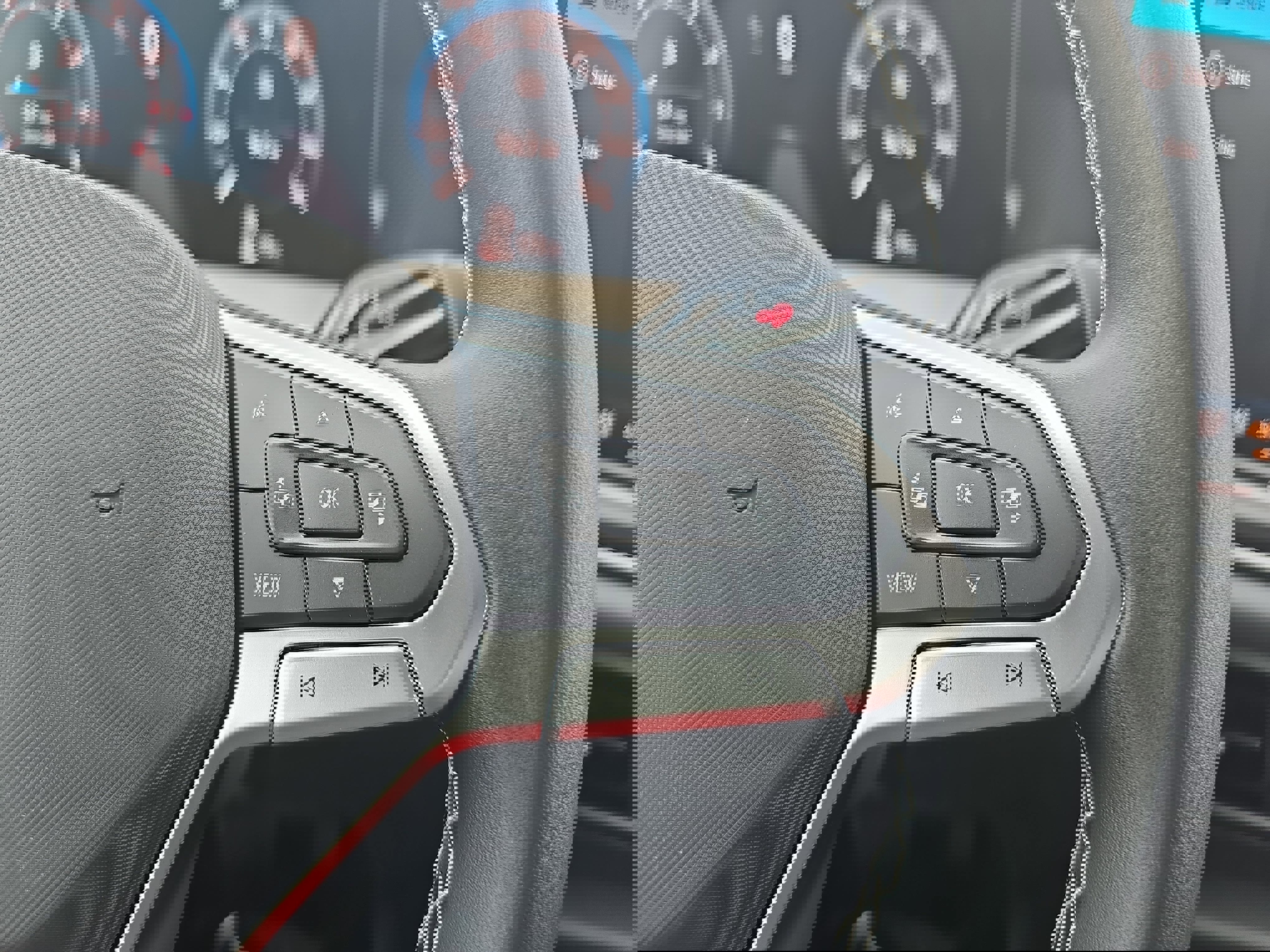 Used 2025 Volkswagen Tiguan SE image 18