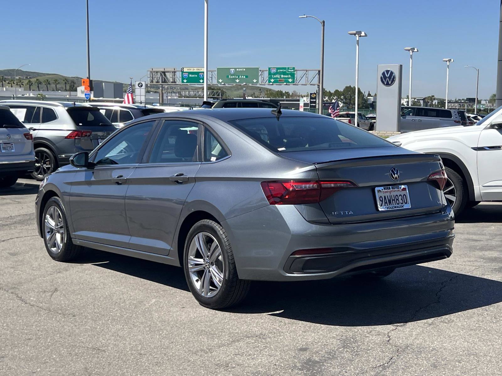 Certified 2022 Volkswagen Jetta SE image 3