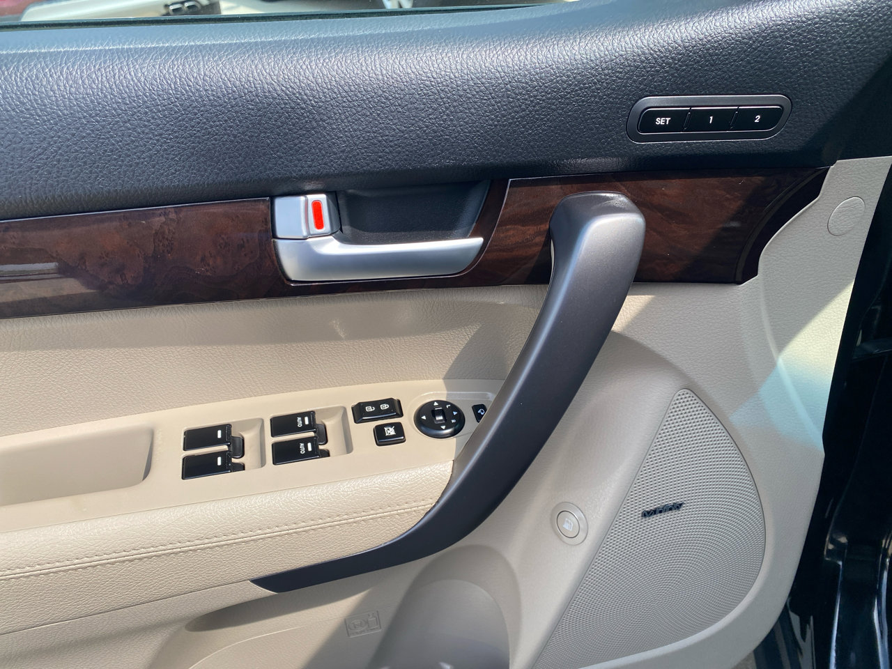 Used 2015 Kia Sorento EX w/ EX V6 Touring Package image 17