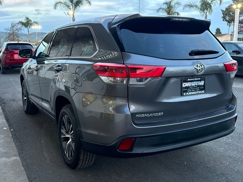 Used 2018 Toyota Highlander LE w/ Carpet Mat Package (TMS) FWD image 7