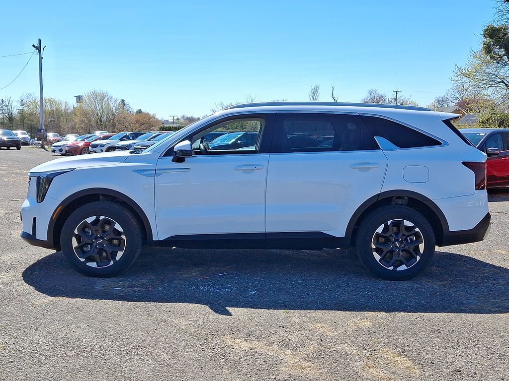 Certified 2025 Kia Sorento S AWD/4WD image 4