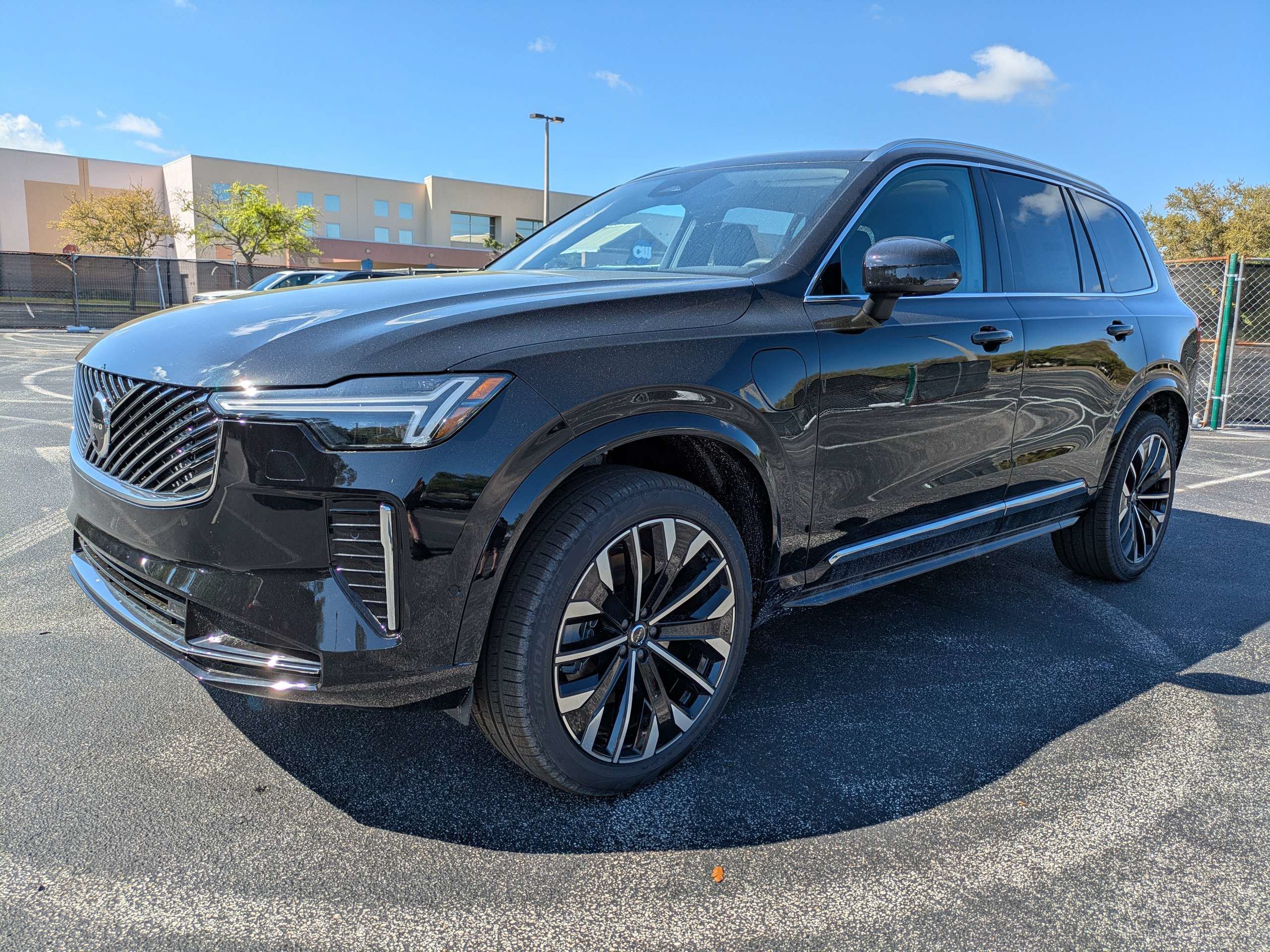 New 2026 Volvo XC90 T8 Plus w/ Protection Package Premier AWD/4WD image 8