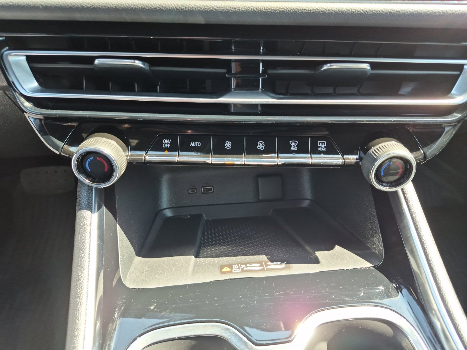 Used 2024 Chevrolet Traverse Z71 w/ Enhanced Driving Package image 18