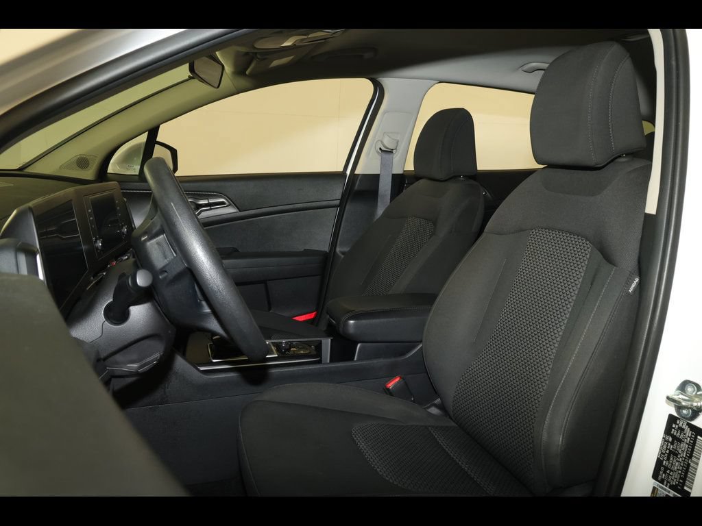 Used 2025 Kia Sportage LX FWD image 10