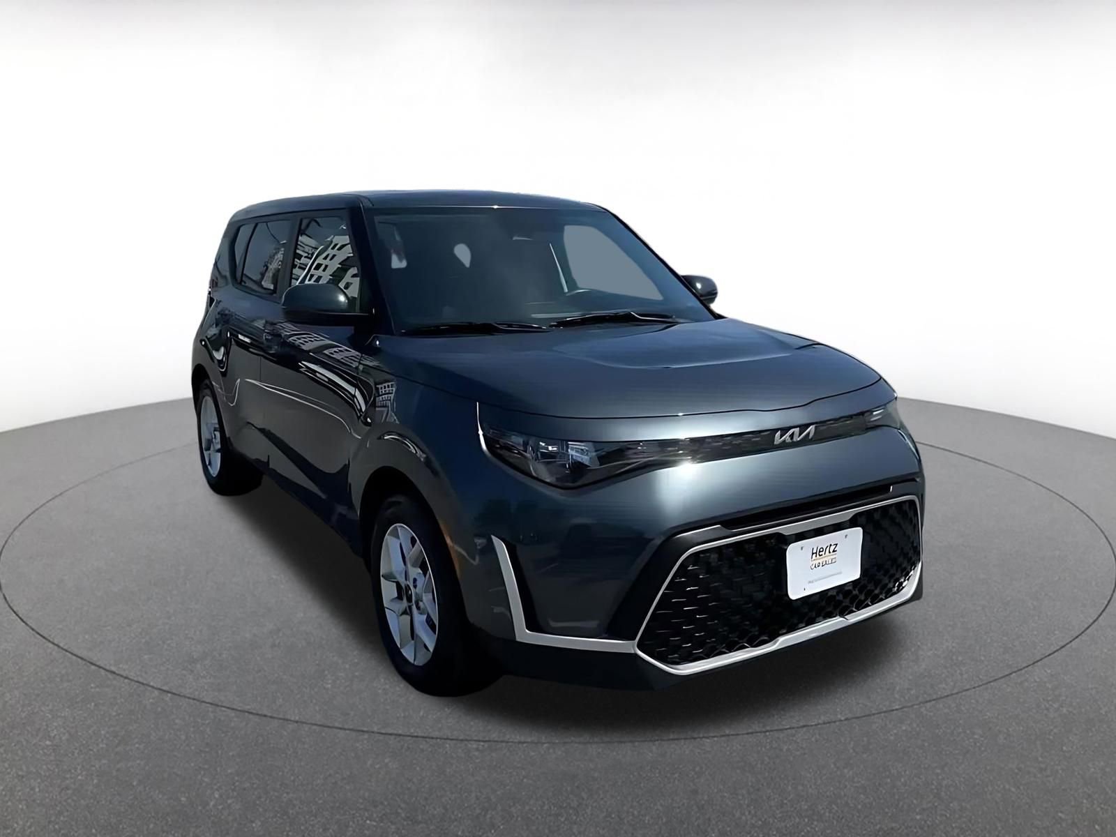 Used 2025 Kia Soul LX w/ LX Technology Package FWD image 3