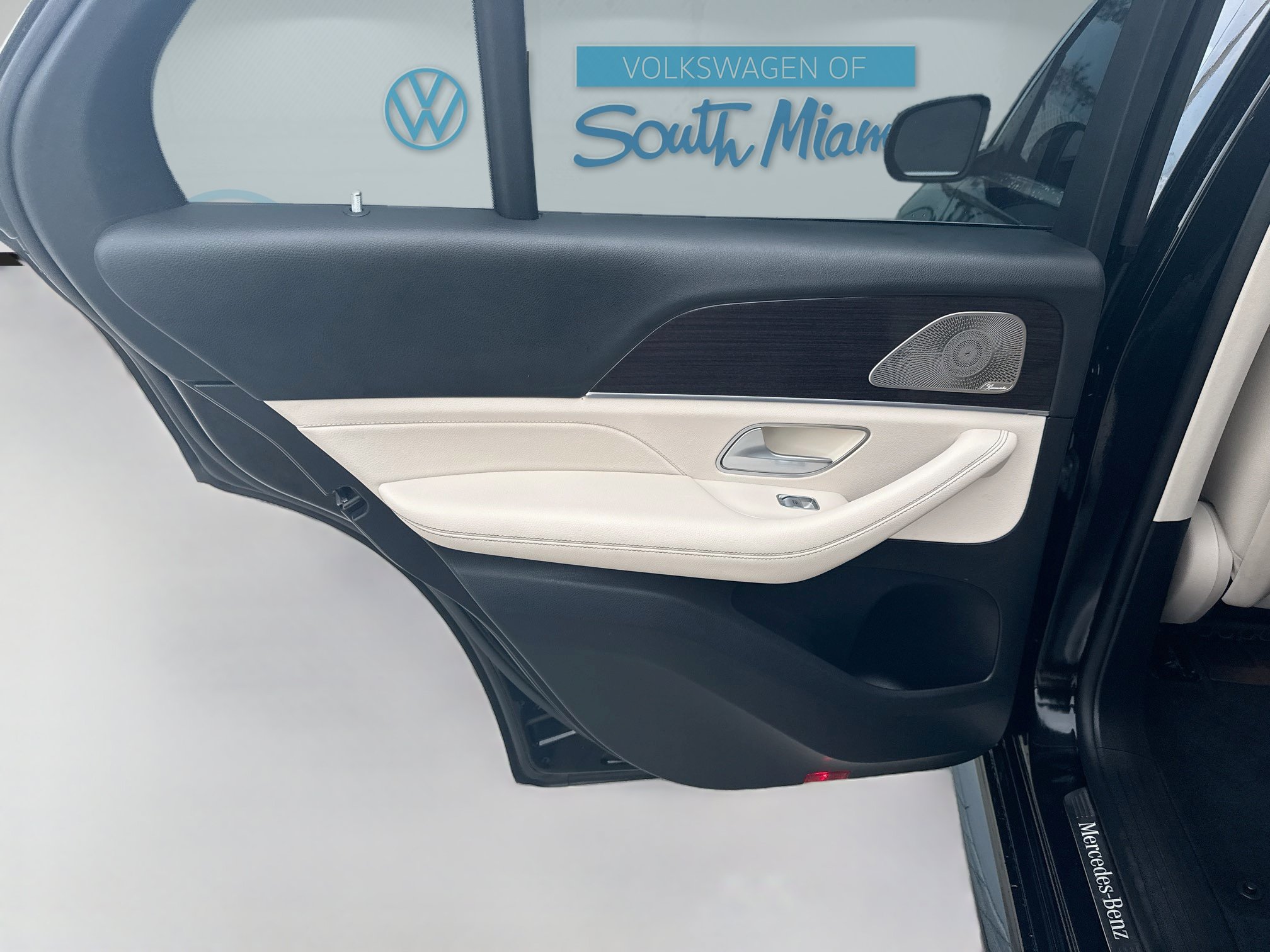 Used 2022 Mercedes-Benz GLE 350 4MATIC w/ AMG Line Exterior image 26